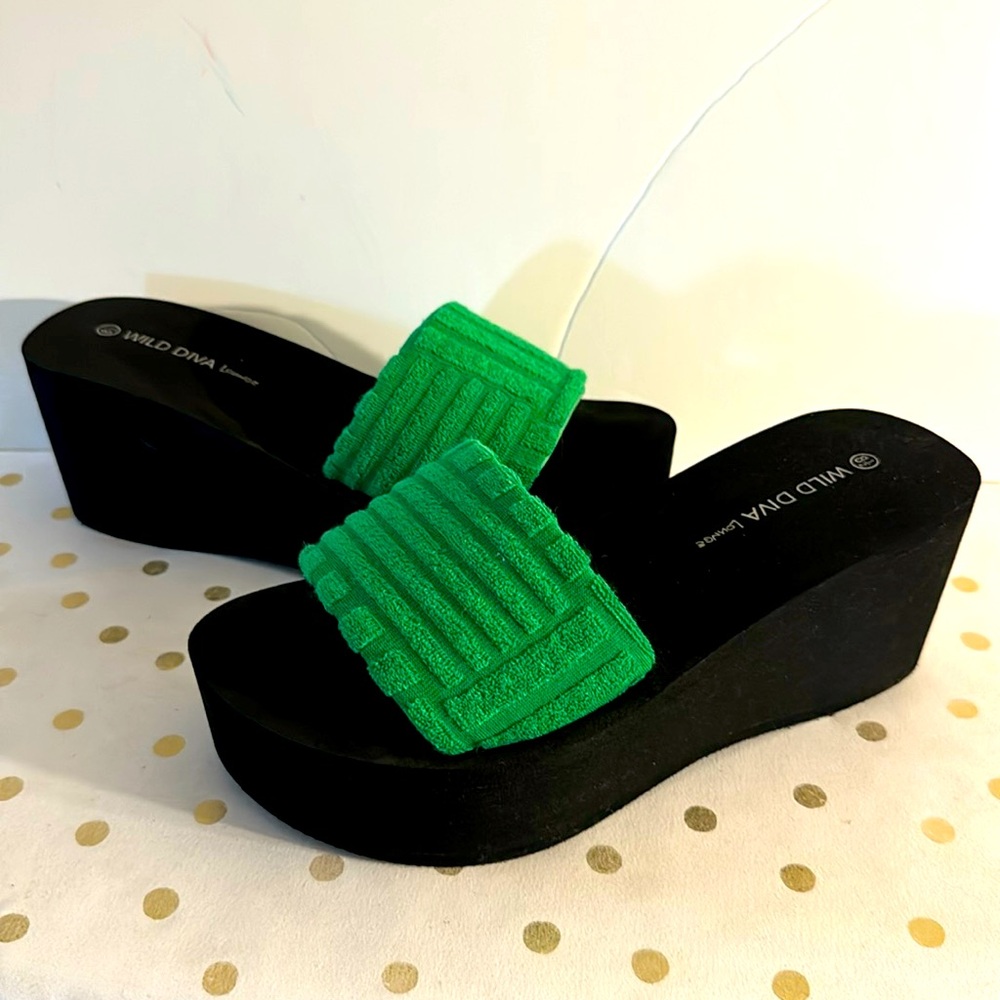 Wild Diva Lounge Platform Black with Green Terry Cloth Strap Slide Sandals New